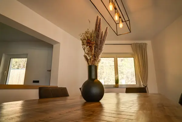 Esszimmer mit Designvase